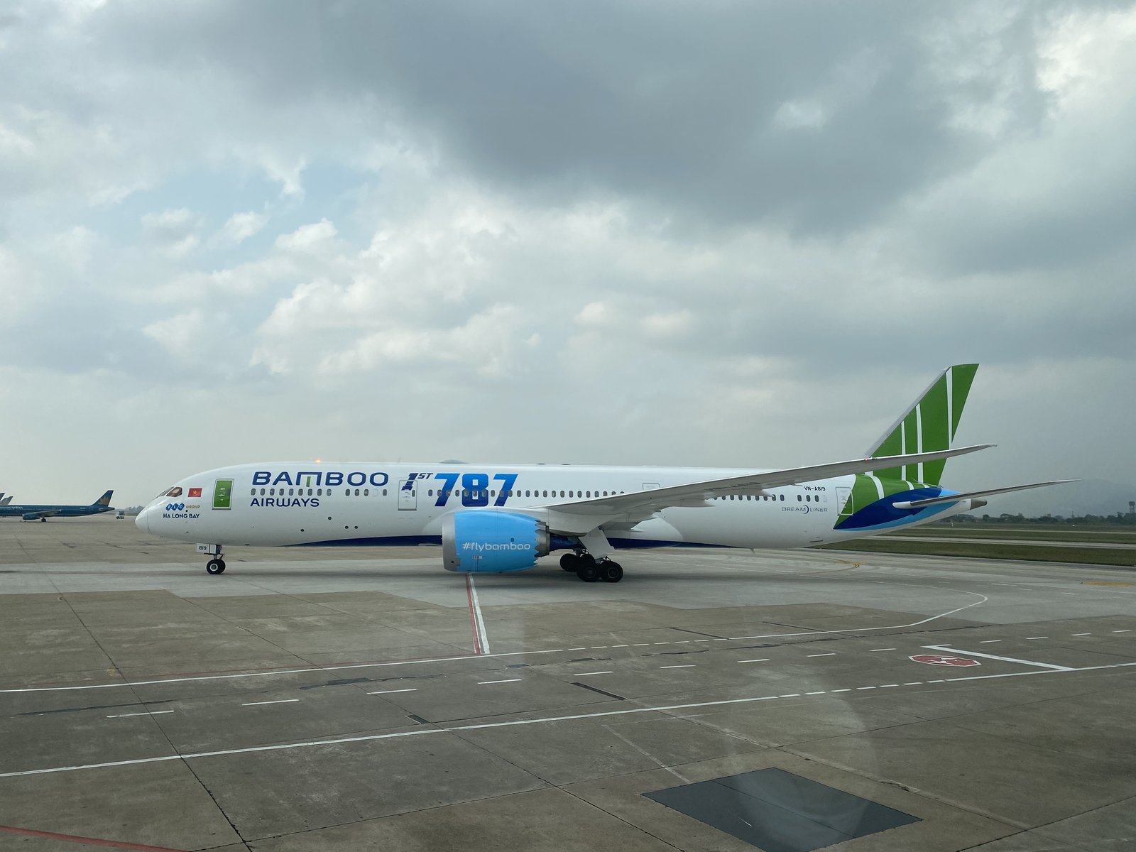 Bamboo Airways Boeing 787-9 Dreamliner (VN-A819) tại Nội Bài — tàu thân rộng cho chặng dài quốc tế, ảnh A320neoceo CC0