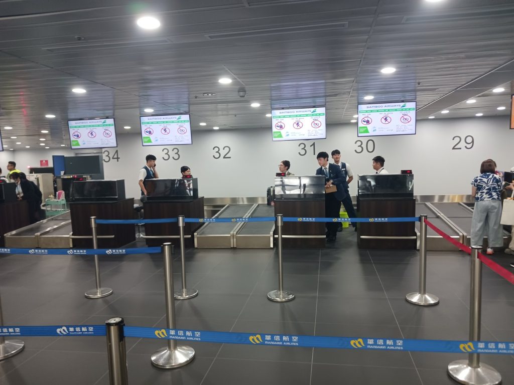 Quầy check-in Bamboo Airways tại sân bay Taichung Đài Loan tháng 8/2025 — chặng SGN-TPE và HAN-TPE, ảnh Saimmx CC0 public domain