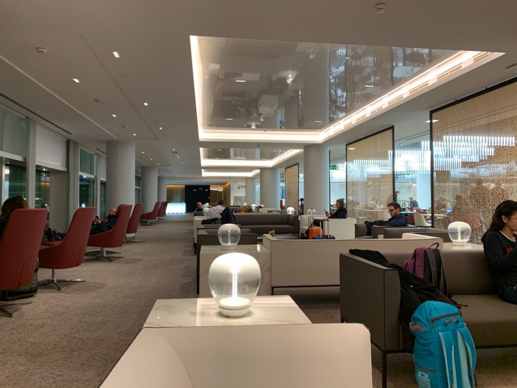 Lounge sân bay Việt Nam 2026 - 6 cách vào miễn phí Lotus Plaza Premium SkyClub Visa Infinite