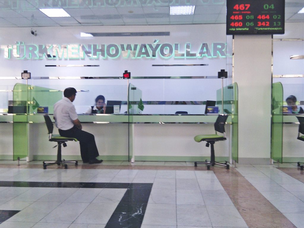 Về Bay Cùng Halo - đại lý vé máy bay cấp 1 IATA AGT 35-3 8 năm Tuấn Lê CEO Founder