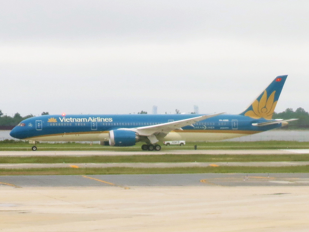 Vé máy bay Vietnam Airlines 2026 từ 990K - Boeing 787-9 Dreamliner A350 đội bay hãng quốc gia, Lotus Business class phẳng 180 độ