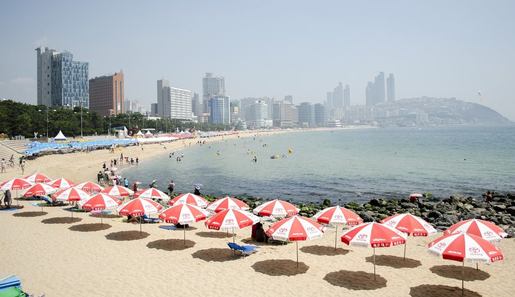 Vé đi Busan PUS 2026 từ 5.490K bay thẳng T'way Korean Air biển Haeundae chợ Jagalchi