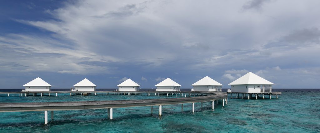 Top 10 tour trăng mật 2026 Maldives Bali Phú Quốc Santorini lãng mạn