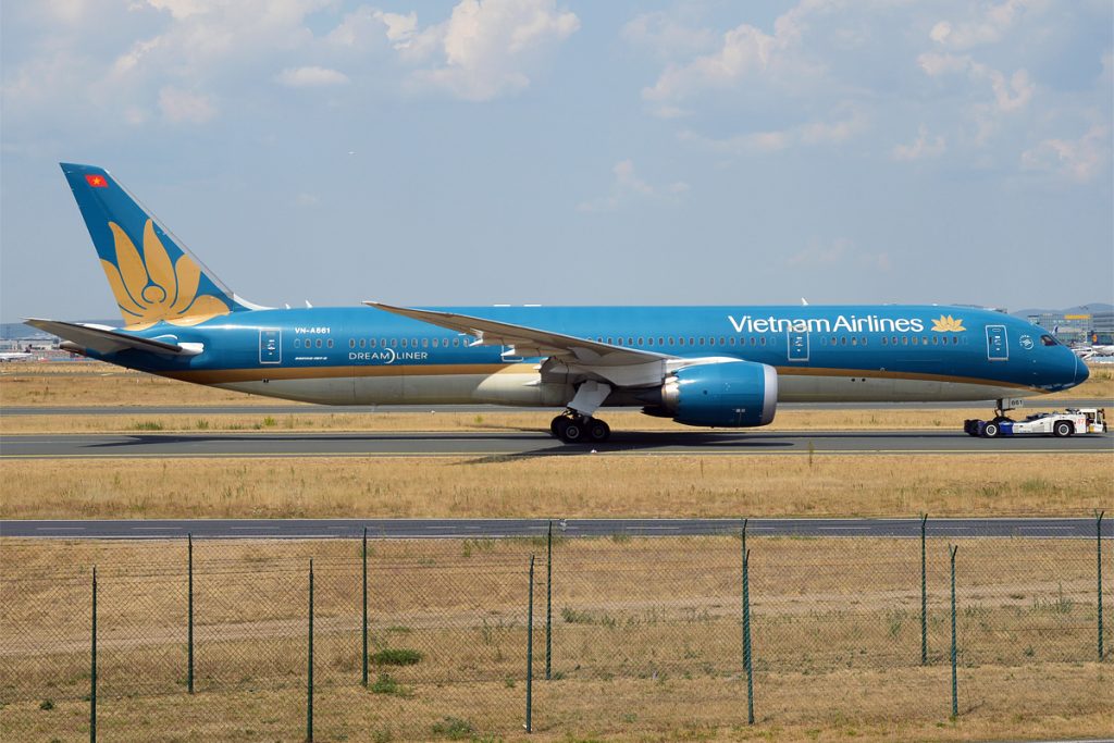Tổng đài Vietnam Airlines 1900 1100 - call center 24/7 đặt vé Lotusmiles SkyTeam